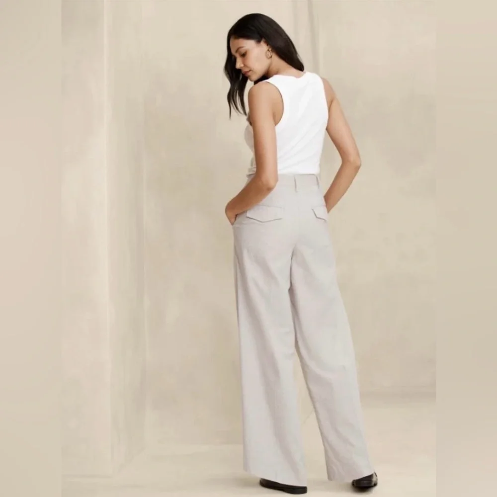 Banana Republic Factory Linen Blend Wide Leg Pleated Trouser // White